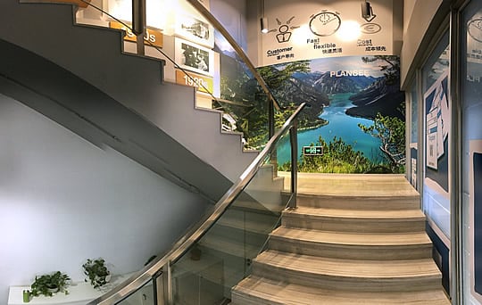 完工后现场照片：客户理念(楼梯1F半转角)