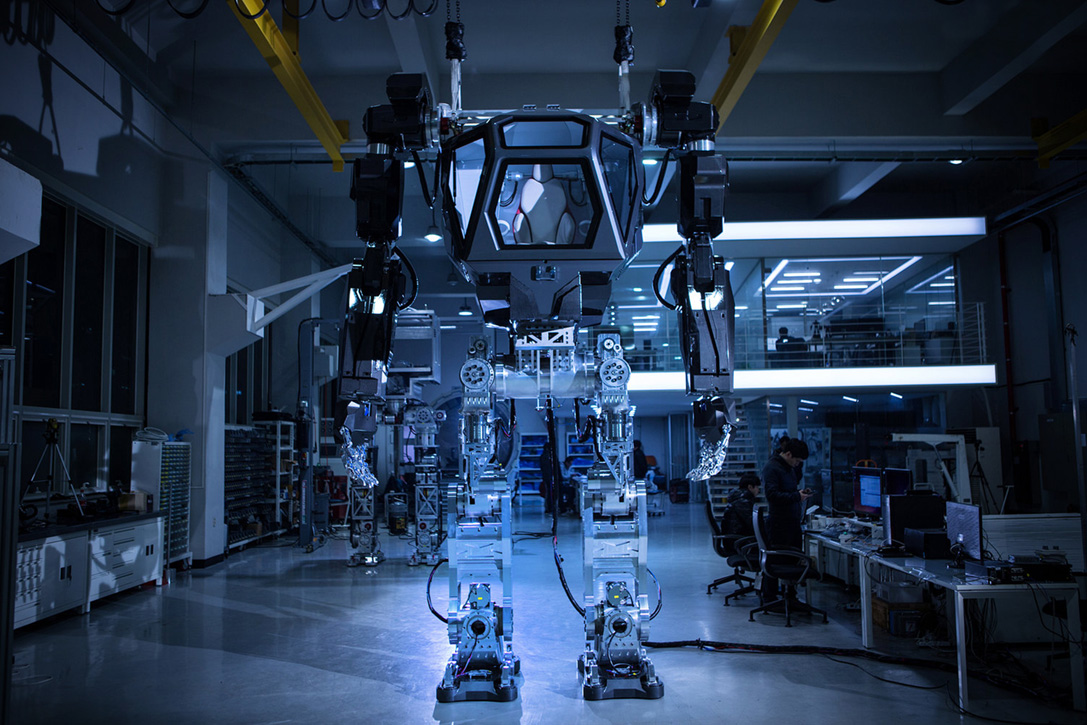 韩国设计团队打造出了能进行穿戴的超科幻大型机甲套装