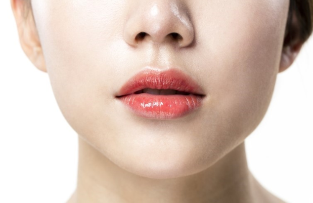 适合如下人士   嘴唇颜色苍白或者发黑的人   唇线不清晰的人   想要
