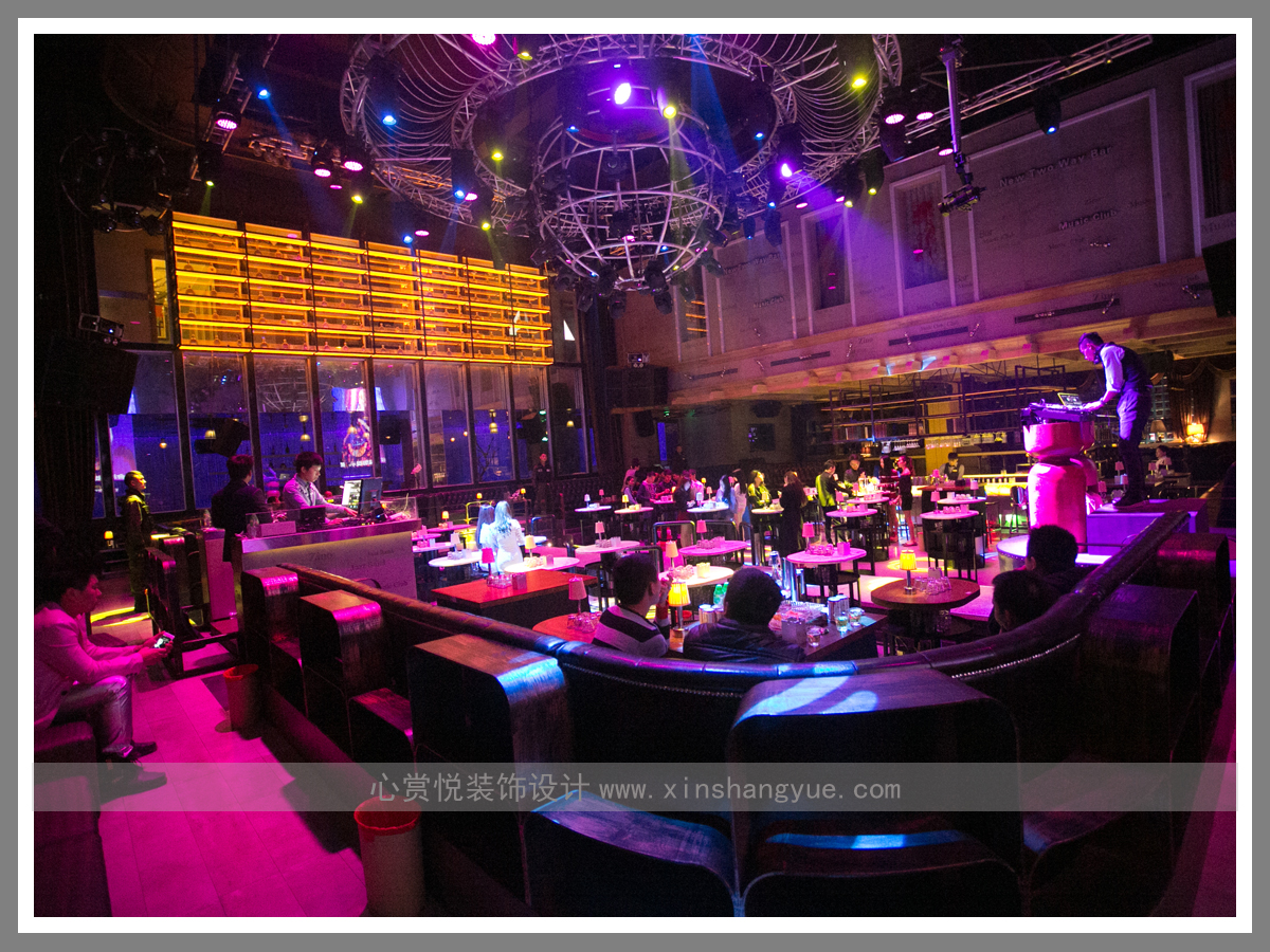 廉江新二会酒吧